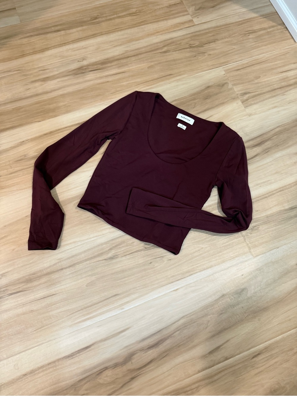 Babaton Burgundy Scoop-Neck Long Sleeve Crop Top